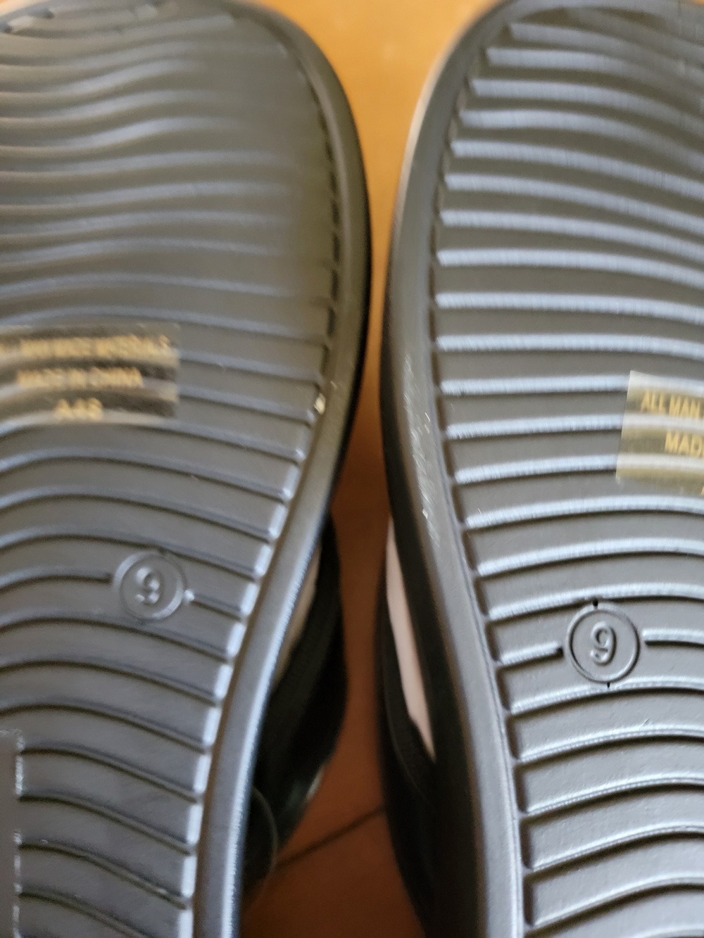 Black Slide Flip-Flop Low Wendge Sandals Size 9 NWT - Picture 6 of 9